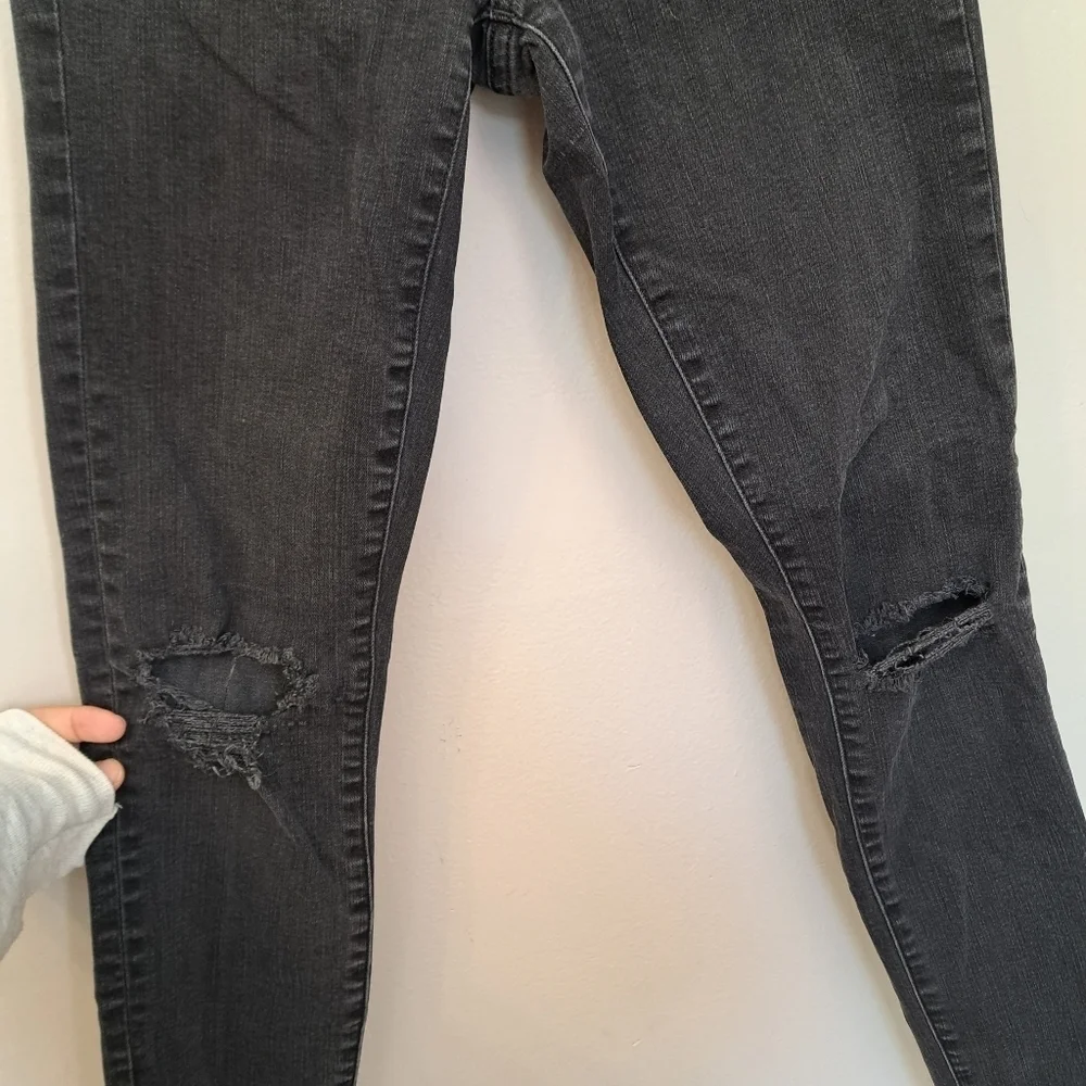 Madewell Black 9" Skinny Distressed Jeans Size 25T - Picture 5 of 8